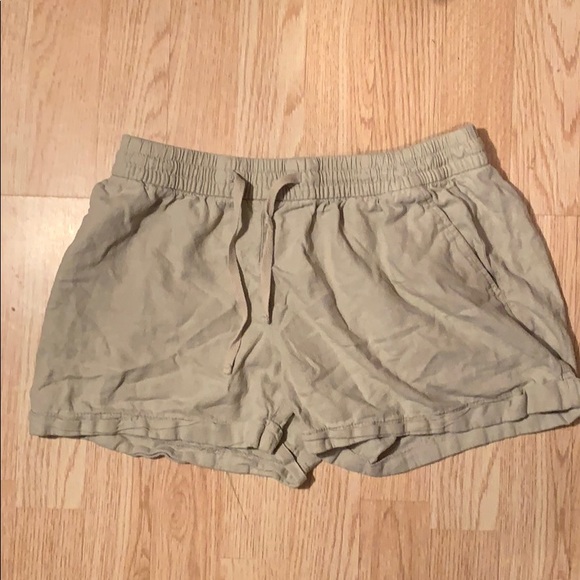 elastic waist khaki shorts